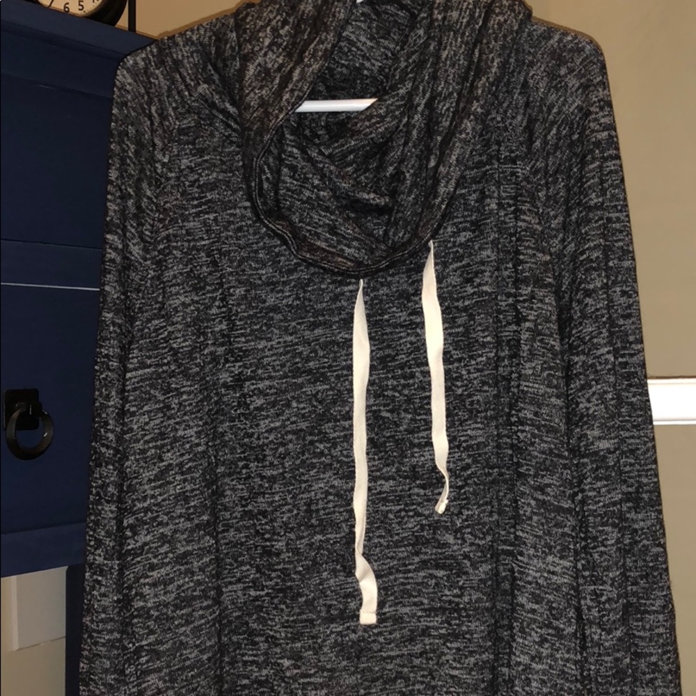 black knitted long sleeve tee.